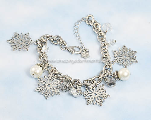 Contemporary Unsigned Winter Snowflake Charm Bracelet