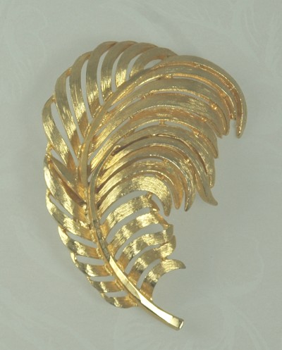 Flowing Gold- tone Feather Brooch Signed CAPRI