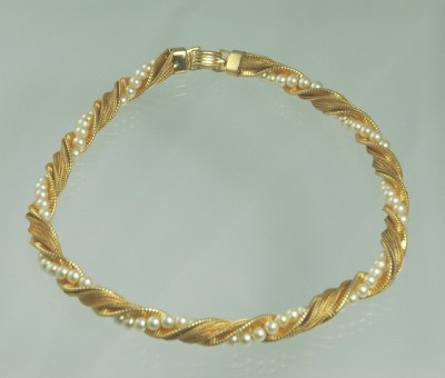 Elegant Early NAPIER Gold Tone and Faux Pearl Choker