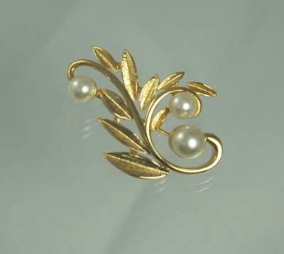 Endearing Gold Tone and Faux Pearl Brooch from NAPIER
