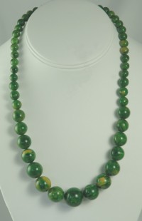 Vintage Marbled Creamed Spinach Bakelite Bead Necklace from the 1930s