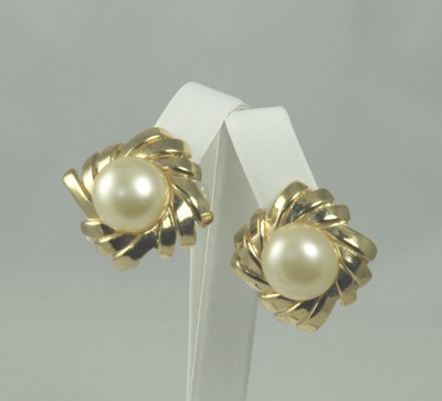 Classic Vintage Clip- on Earrings Signed CINER