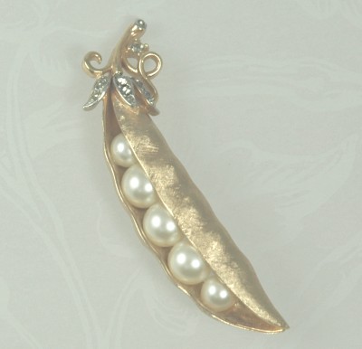 Vintage TRIFARI Alfred Philippe Faux Pearl Peas in a Pod Brooch BOOK ITEM