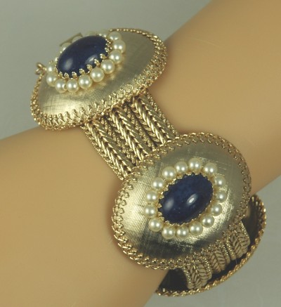 Vintage NAPIER Pre- 1955 Bracelet with Glass Cabochons and Faux Pearls