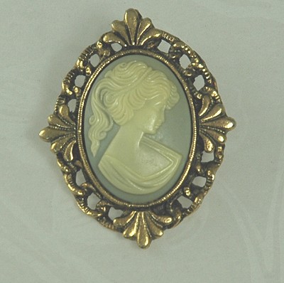 Pretty Cameo Pin/Pendant Signed PERI