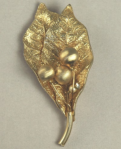 Elegant Vintage Double Leaf Brooch Signed CAPRI