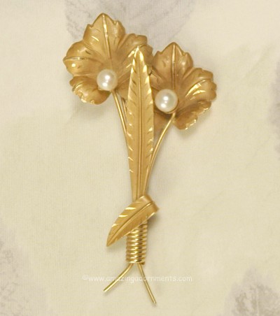 Lovely Signed Estate 14kt Yellow Gold and Pearl Pin