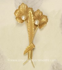 Lovely Signed Estate 14kt Yellow Gold and Pearl Pin