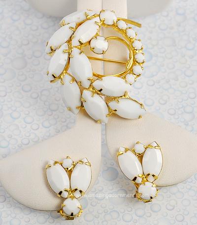 Vintage White Glass D&E Look Swirl Brooch and Earring Set