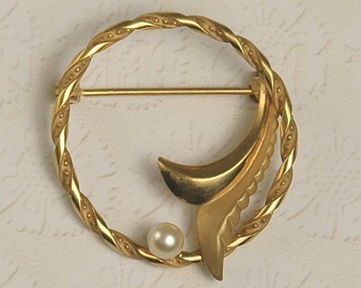 Dainty Gold Filled Circle Pin with Real Pearl Signed DCE for Curtis Jewelry Manufacturing Company
