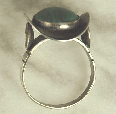 Stylish Modernist Look Silver and Green Stone Ring~  Size 8.5