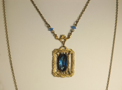 Victorian Look 1930s Necklace with Faceted Glass and Crystals