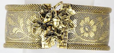 Wonderful Old Vintage Etched Mesh Bracelet with Leaves and Acorn Clasp