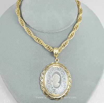 So Pretty Vintage Frosted Glass Intaglio Necklace Signed WHITING and DAVIS