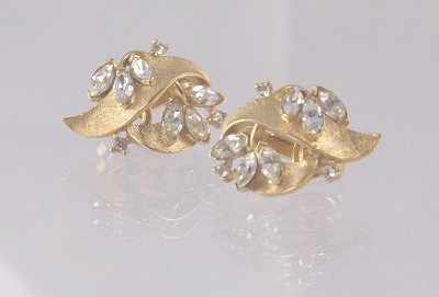 Breathtaking CROWN TRIFARI Gold Tone and Rhinestone Clip Earrings
