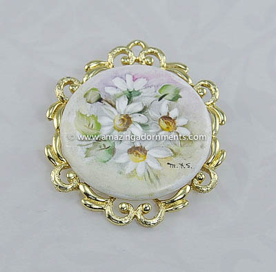 Beautiful Vintage Painted Daisy Flower on Porcelain Brooch