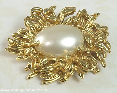 Classy Signed OSCAR de la RENTA Large Faux Pearl Brooch