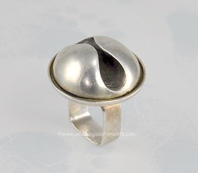 Vintage Israeli Modernist Sterling Silver Large Domed Finger Ring Signed ROZEN