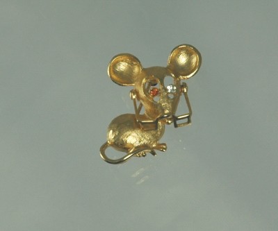 Adorable 1977 AVON Myopic Mouse Pin with Moveable Glasses