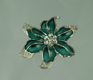 Superb Rhinestone Tipped Green Glass Poinsettia Brooch