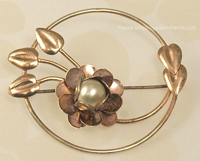 Delicate Retro Rose Brooch with Faux Pearl