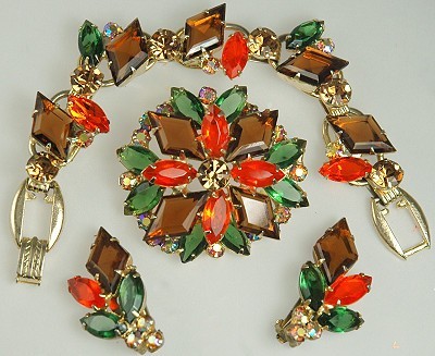 Wonderful Fall Hued Three Piece Parure from DELIZZA and ELSTER