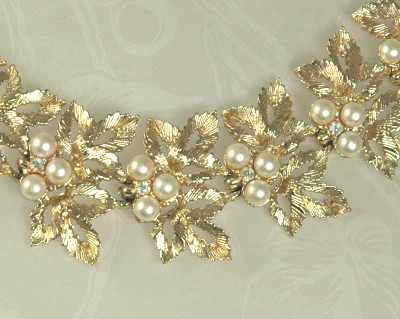 Vintage JUDY LEE Gold- tone Bracelet with Faux Pearl and Rhinestones