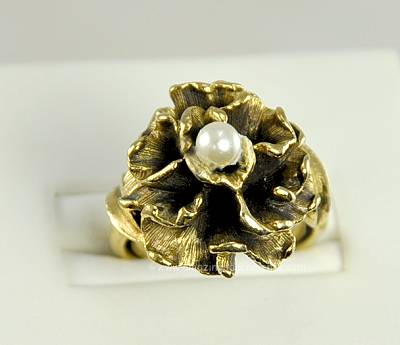 Tasteful Vintage Signed CROWN TRIFARI Rose Flower Ring with Faux Pearl