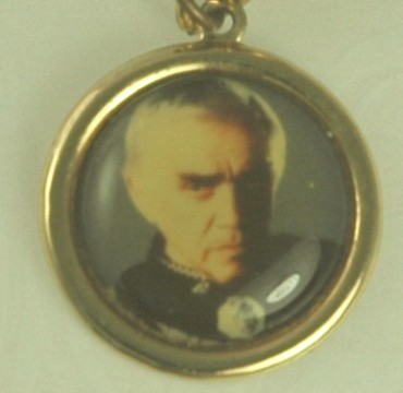 Memorabilia and Collectable -Battlestar Galactica Cmdr. Adama Charm