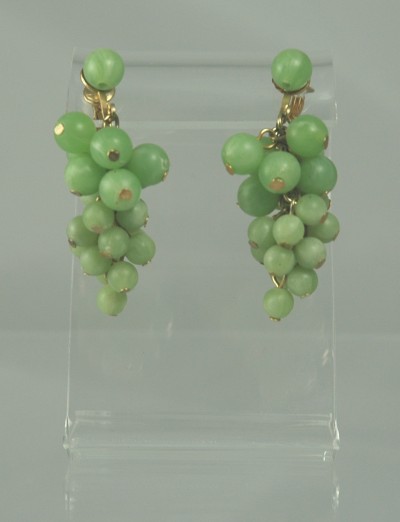 HONG KONG Green Grape Dangle Clip- on Earrings