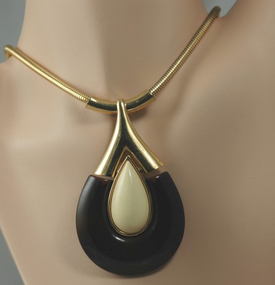 TRIFARI Mod Thermoplastic Pendant Necklace