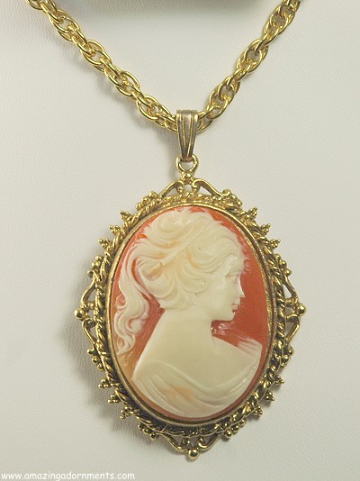 Vintage Signed LISNER Large Cameo Pendant Necklace