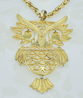 Vintage Unsigned Articulating Owl Pendant Necklace