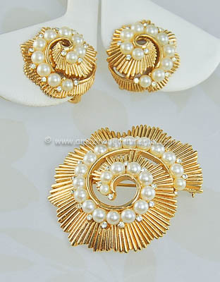 Vintage Signed CROWN TRIFARI Dimensional Shell Brooch and Earring Set