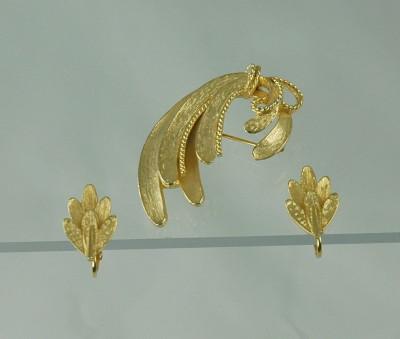 Ribbon Tied Gold Tone Sprig Brooch and Earring Set by ART