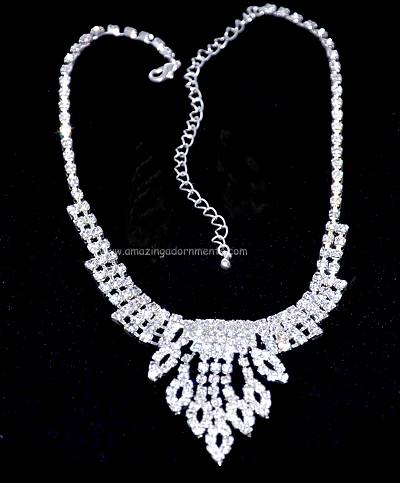 Alluring Unsigned Contemporary Clear Rhinestone Show Girl Necklace