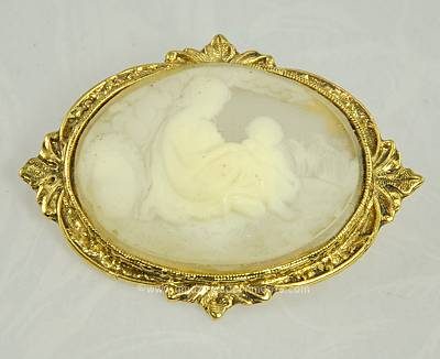 Engaging Vintage Lady with Child Frosty Cameo Brooch