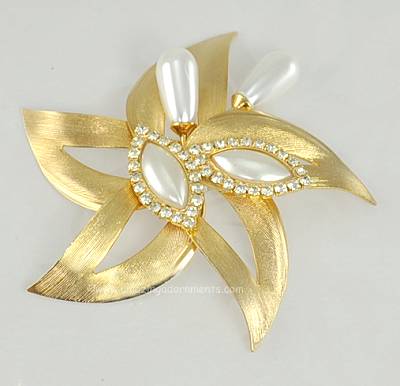 Elite Vintage Brushed Gold- tone Flower Brooch with Rhinestones and Faux Pearls