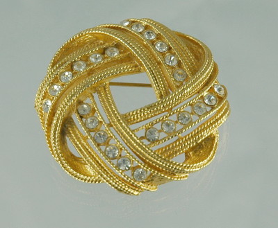 Unsigned and Beautiful Gold Tone and Rhinestone Circle Brooch
