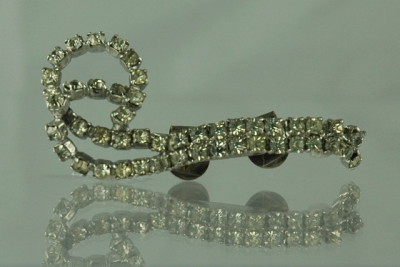 Glitzy Vintage MUSI Rhinestone Clip