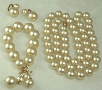 Vintage MARVELLA Chunky Faux Pearl Parure