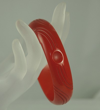 Beautifully Carved Red BAKELITE Bracelet