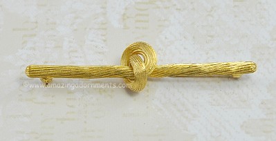 Vintage Signed CROWN TRIFARI Brushed Gold-tone Knot Bar Pin