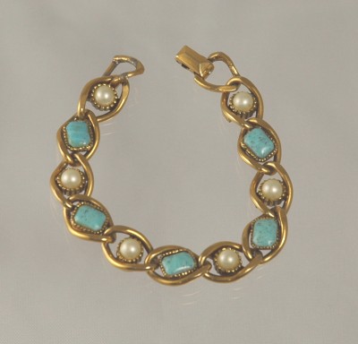 Distinctive Vintage Simulated Pearl and Turquoise Bracelet